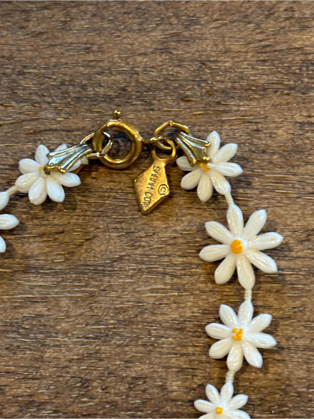 Vintage Sarah Coventry White Daisy Flower Necklace and clip on earrings - Picture 7 of 12
